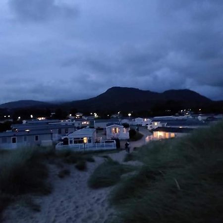 Black Rock Sands Caravan Sleeps 8 Hotel Porthmadog Bagian luar foto