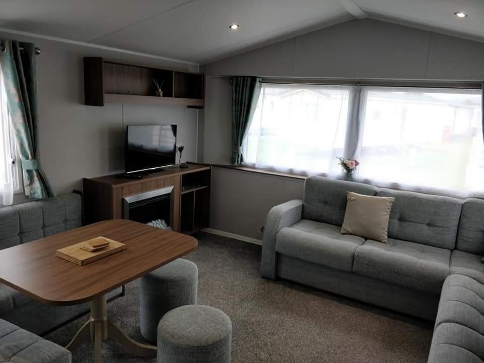 Black Rock Sands Caravan Sleeps 8 Hotel Porthmadog Bagian luar foto